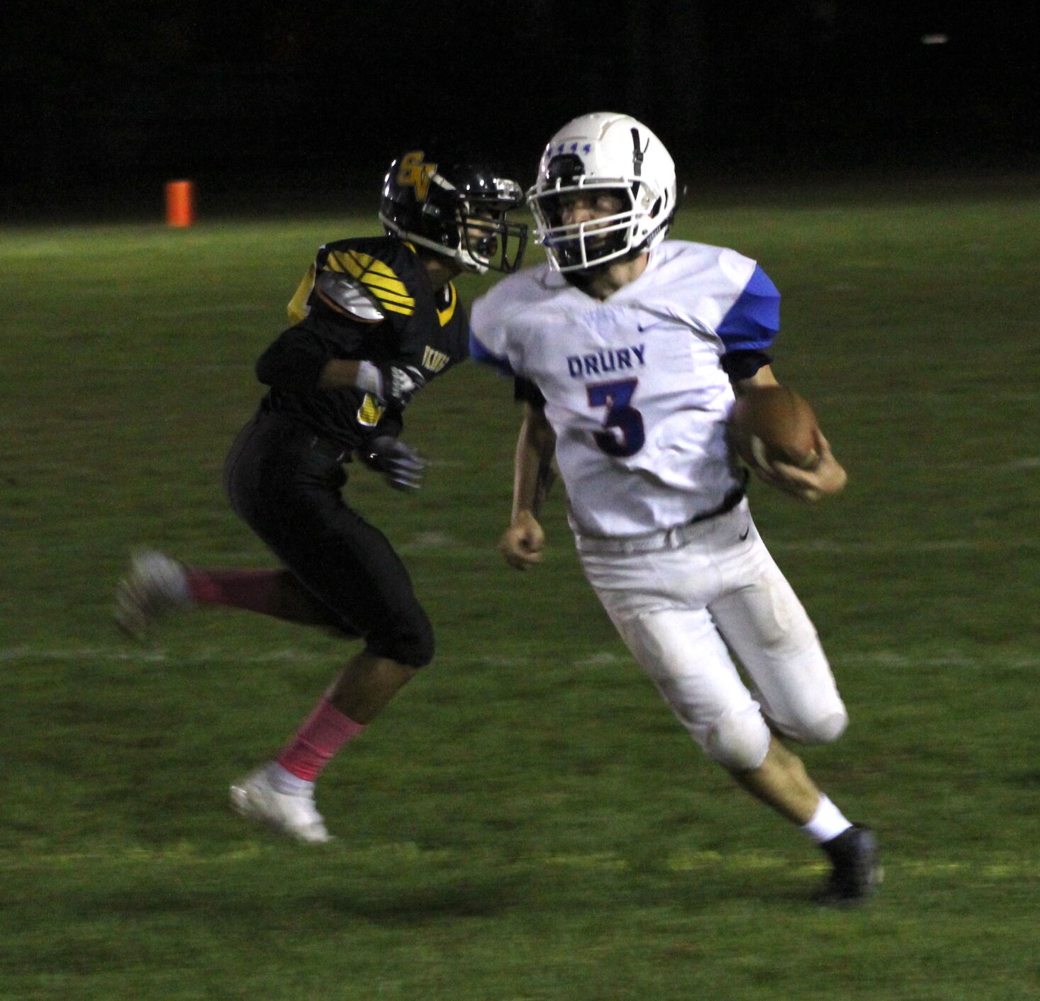 anthony pettengill runs the ball